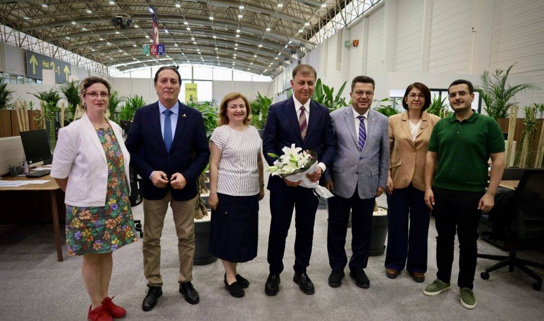 İzmir Tabip Odası Yönetim Kurulu İzmir Büyükşehir Belediye Başkanı Dr.